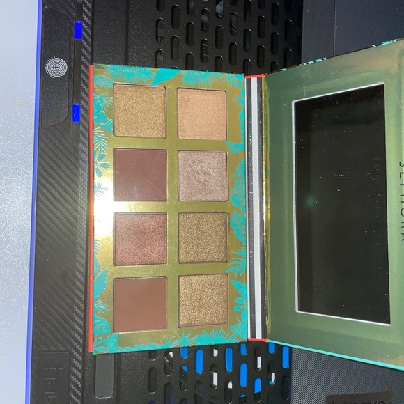 Sephora Beauty Animal Eyes Eyeshadow Palette - Picture 2 of 3